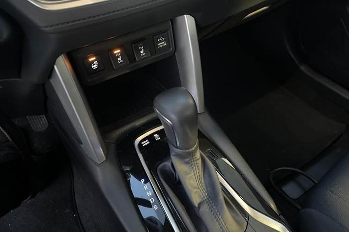 Hvid Toyota Corolla Cross fra 2023