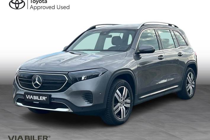 Grå Mercedes EQB 250 fra 2023 set udefra