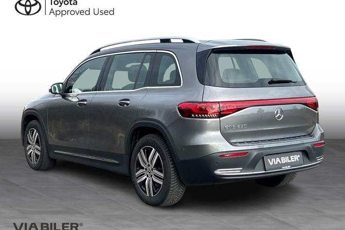Grå Mercedes EQB 250 fra 2023