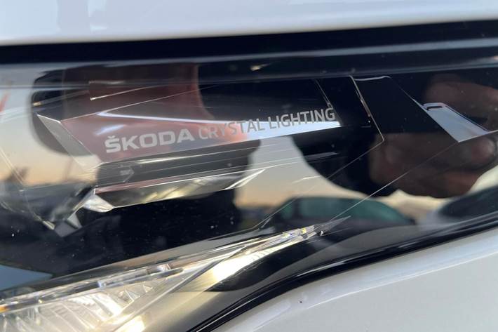 Hvid Skoda Enyaq fra 2022