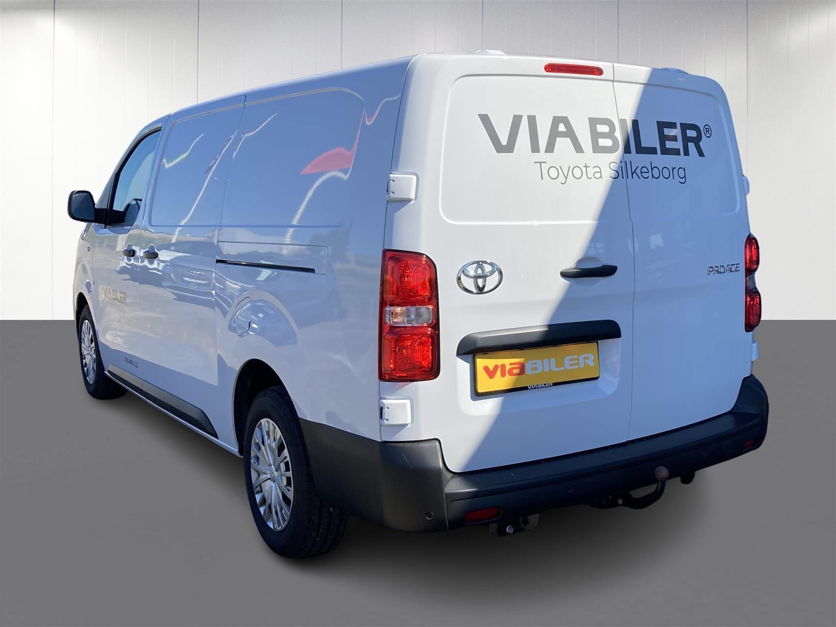 Hvid Toyota ProAce fra 2024