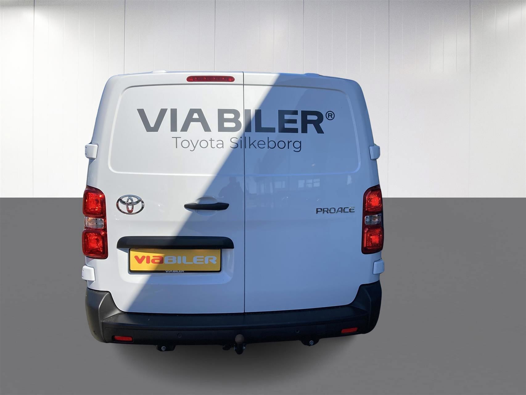Hvid Toyota ProAce fra 2024