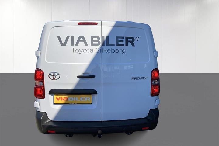 Hvid Toyota ProAce fra 2024