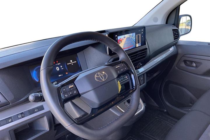 Hvid Toyota ProAce fra 2024