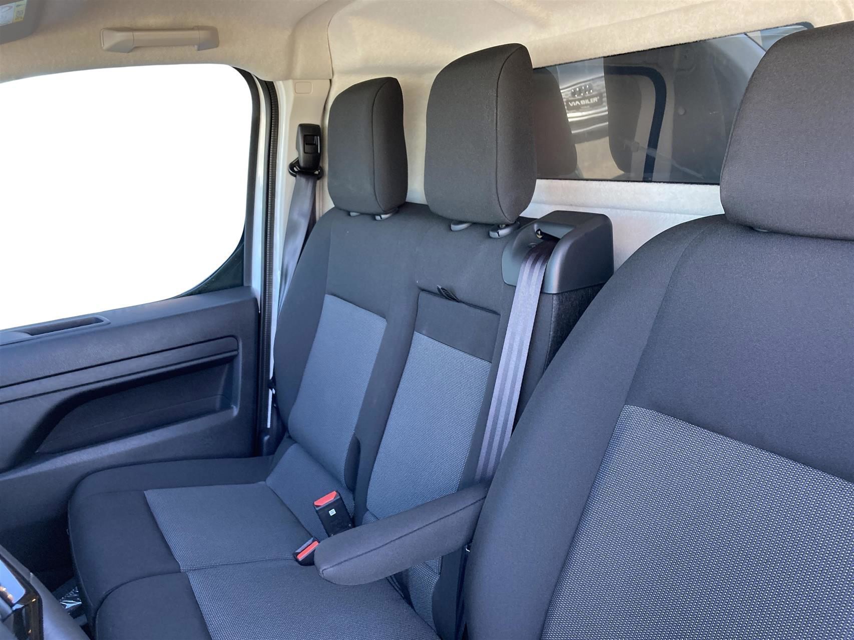 Hvid Toyota ProAce fra 2024