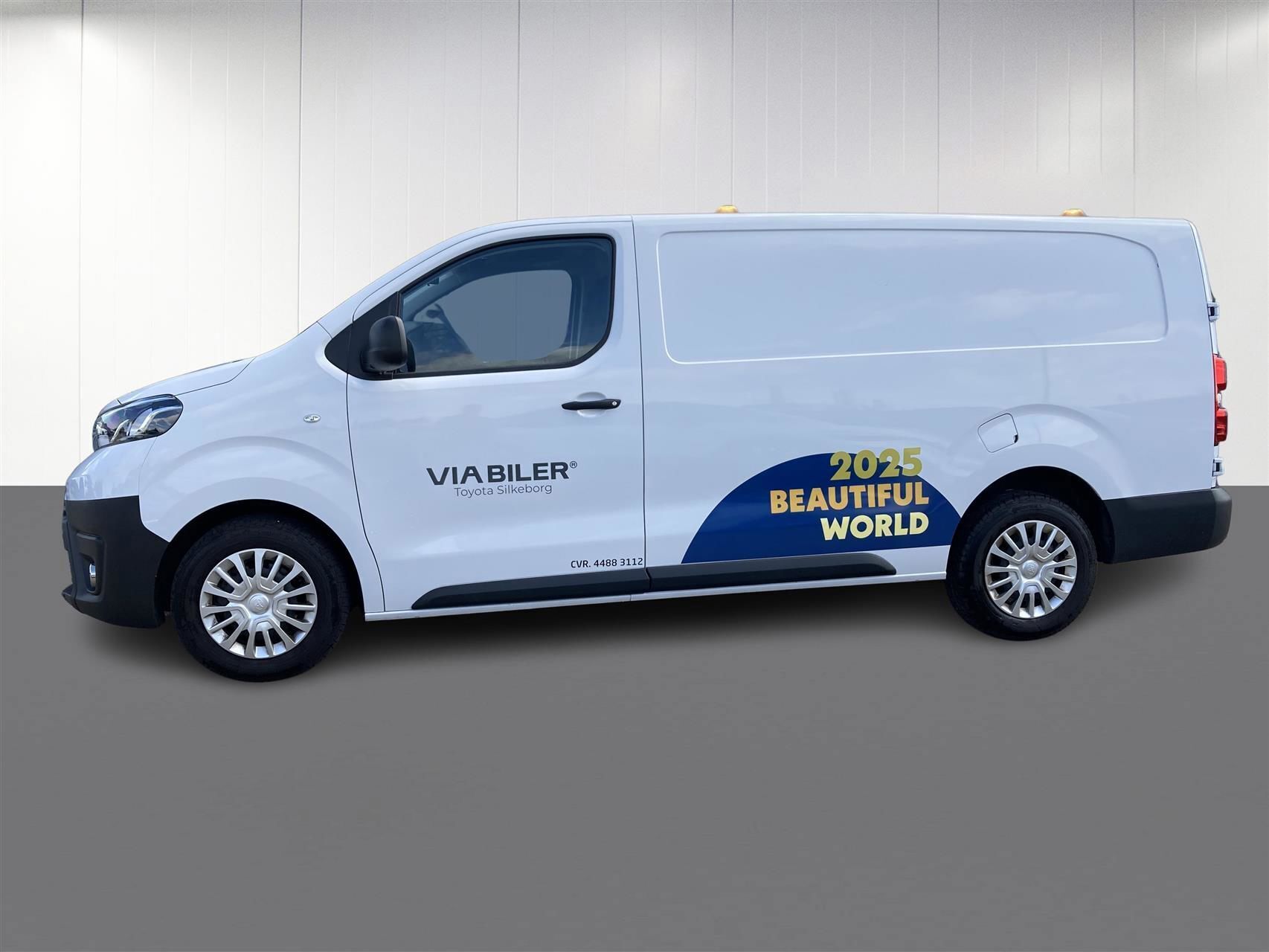 Hvid Toyota ProAce fra 2024