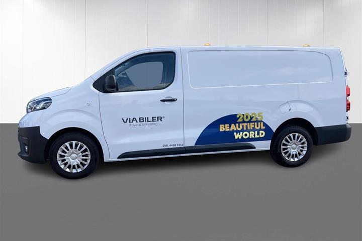 Hvid Toyota ProAce fra 2024