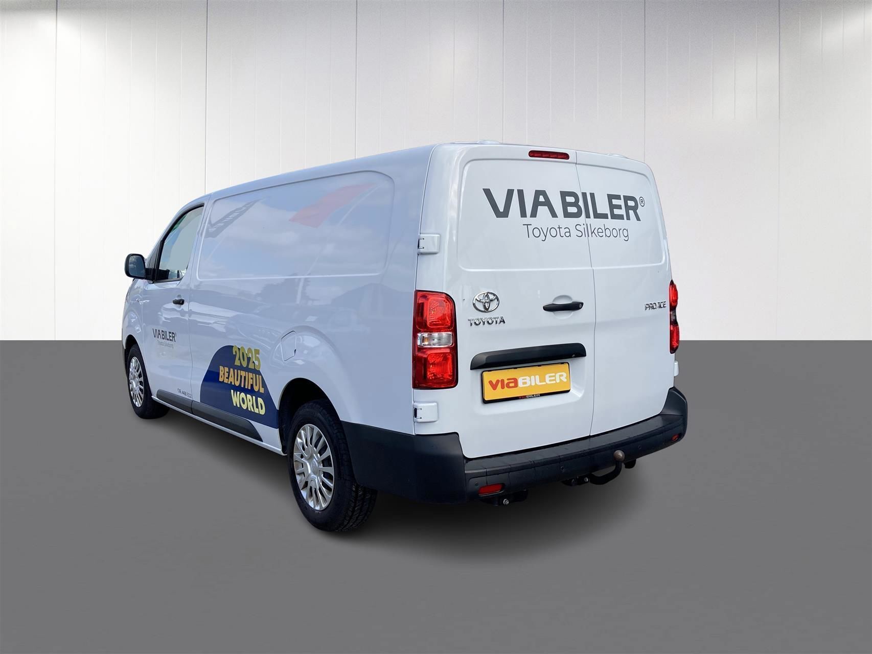 Hvid Toyota ProAce fra 2024