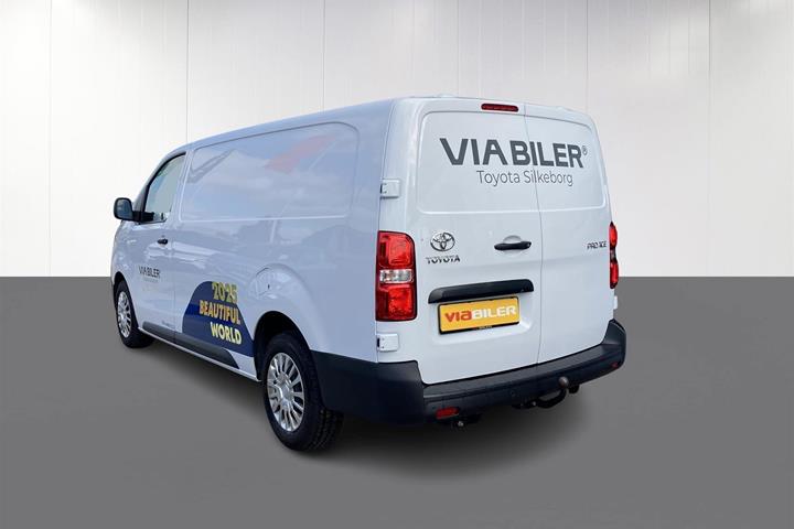 Hvid Toyota ProAce fra 2024