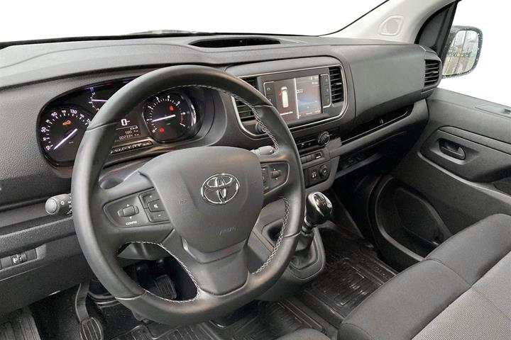 Hvid Toyota ProAce fra 2024
