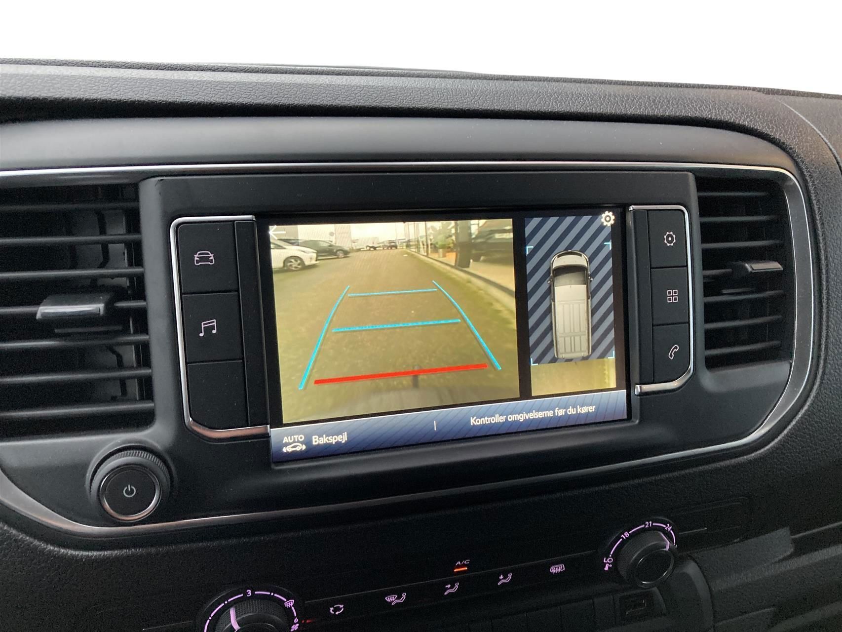 Hvid Toyota ProAce fra 2024