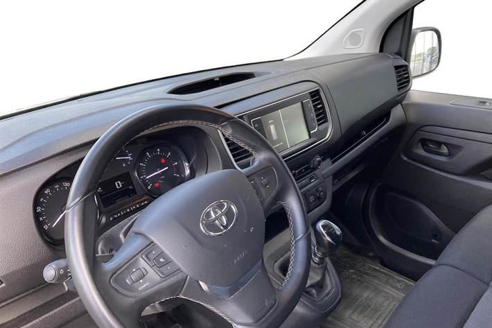 Hvid Toyota ProAce fra 2024