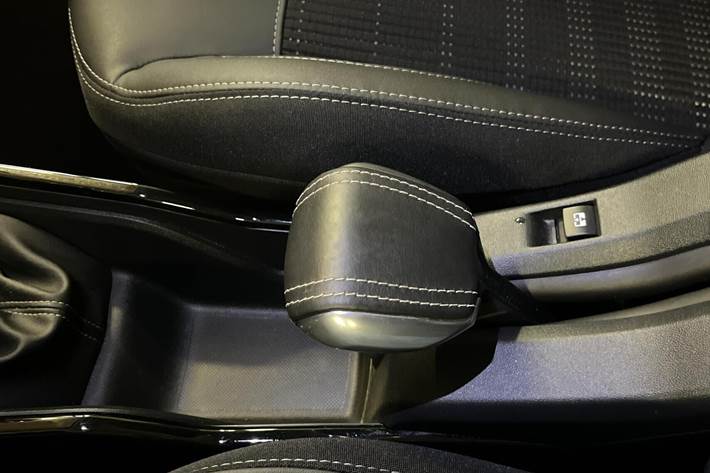 Rød Peugeot 2008 fra 2019