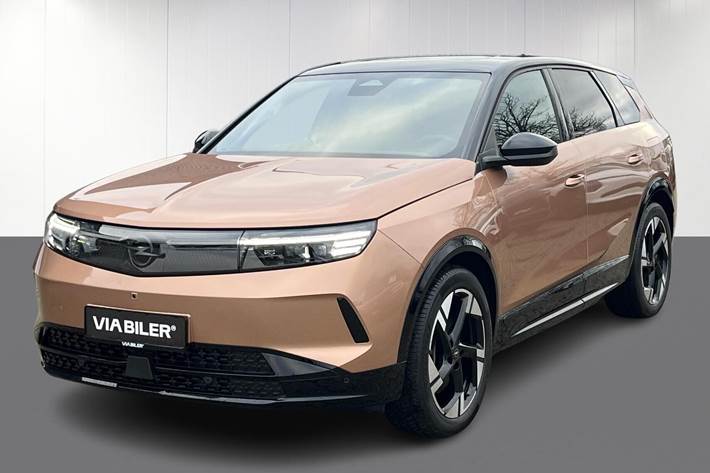 Brun Opel Grandland fra 2024 set udefra