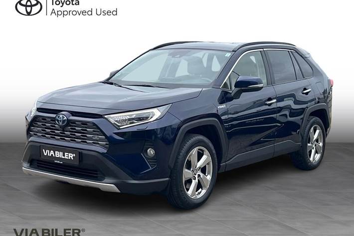 Blå Toyota RAV4 fra 2020 set udefra