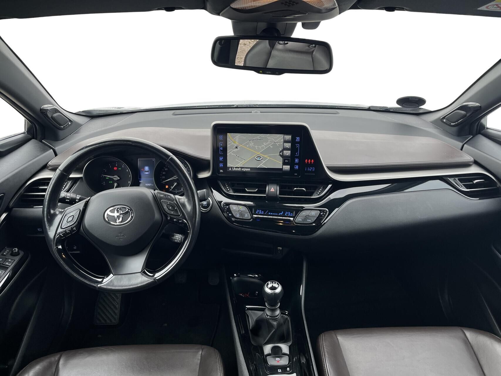 Sølv Toyota C-HR fra 2017