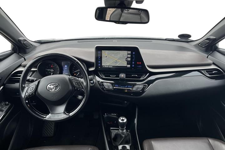Sølv Toyota C-HR fra 2017