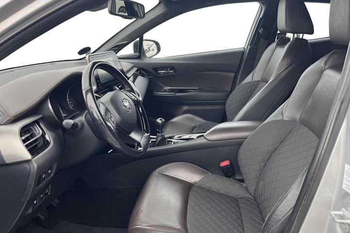 Sølv Toyota C-HR fra 2017