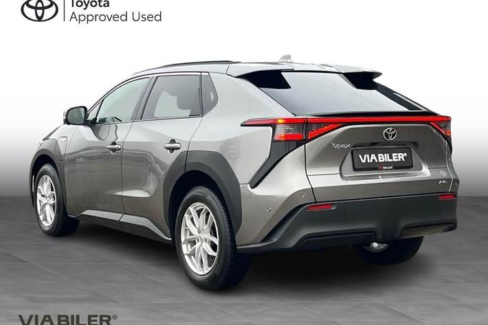 Sort Toyota BZ4X fra 2023