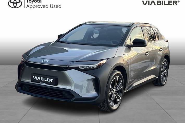 Grå Toyota BZ4X fra 2024 set udefra