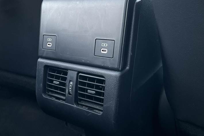 Grå Toyota BZ4X fra 2024