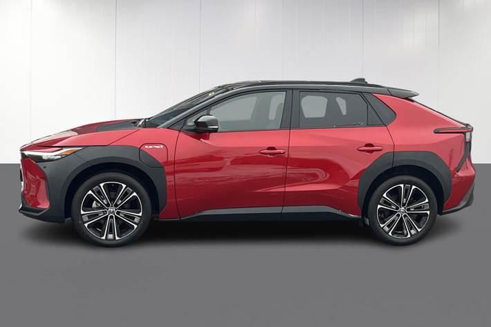 Rød Toyota BZ4X fra 2023