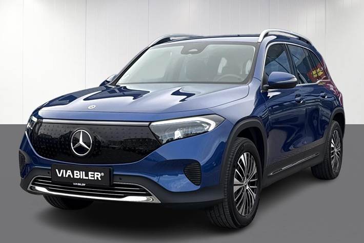 Blå Mercedes EQB 300 fra 2024 set udefra
