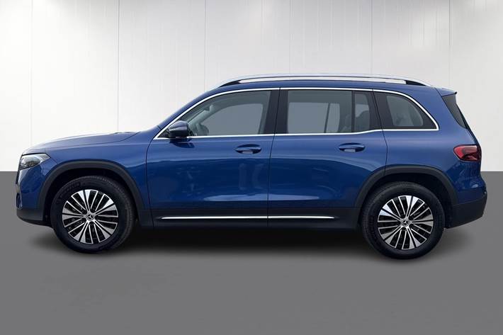 Blå Mercedes EQB 300 fra 2024