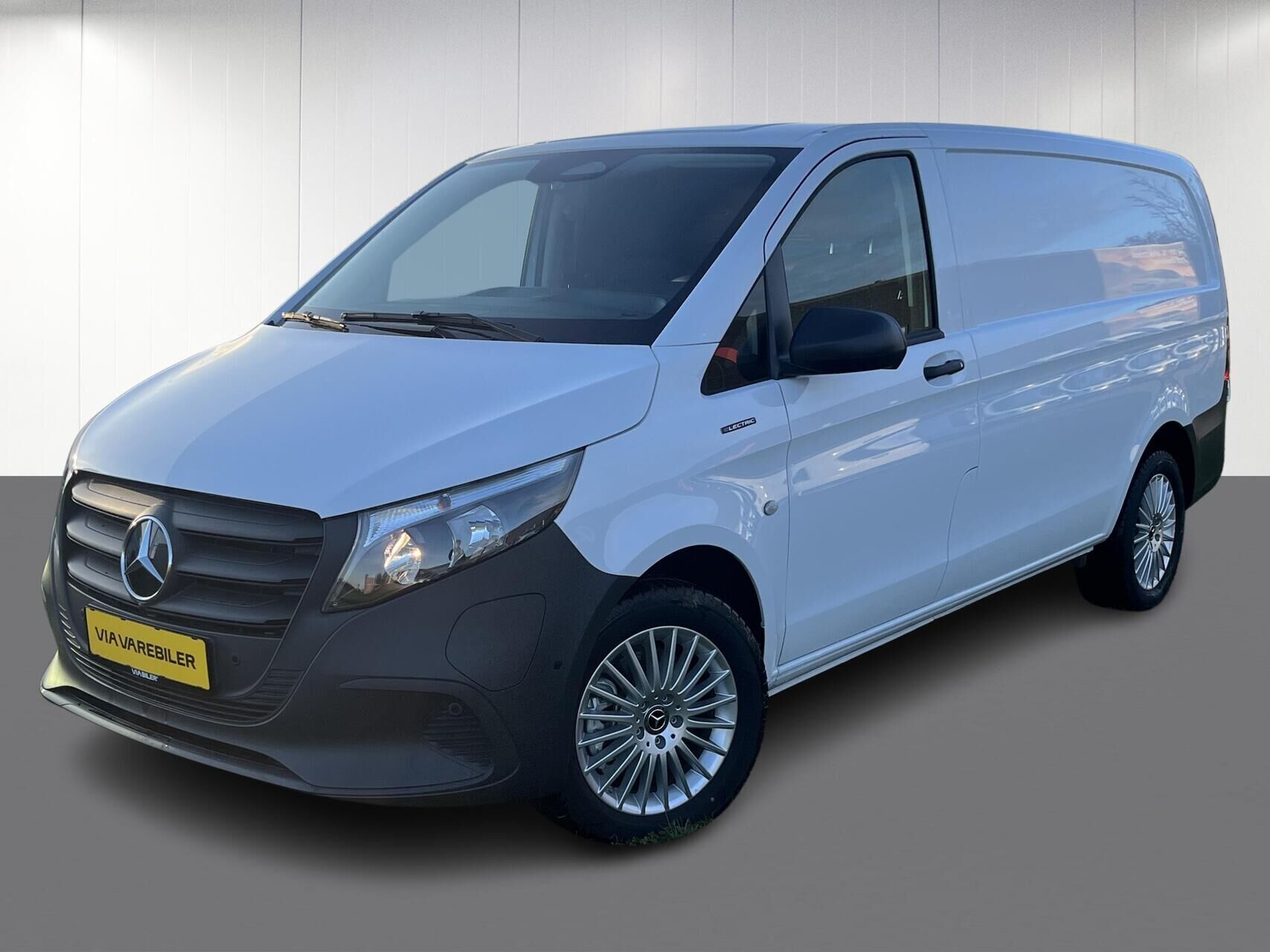 Hvid Mercedes eVito fra 2025