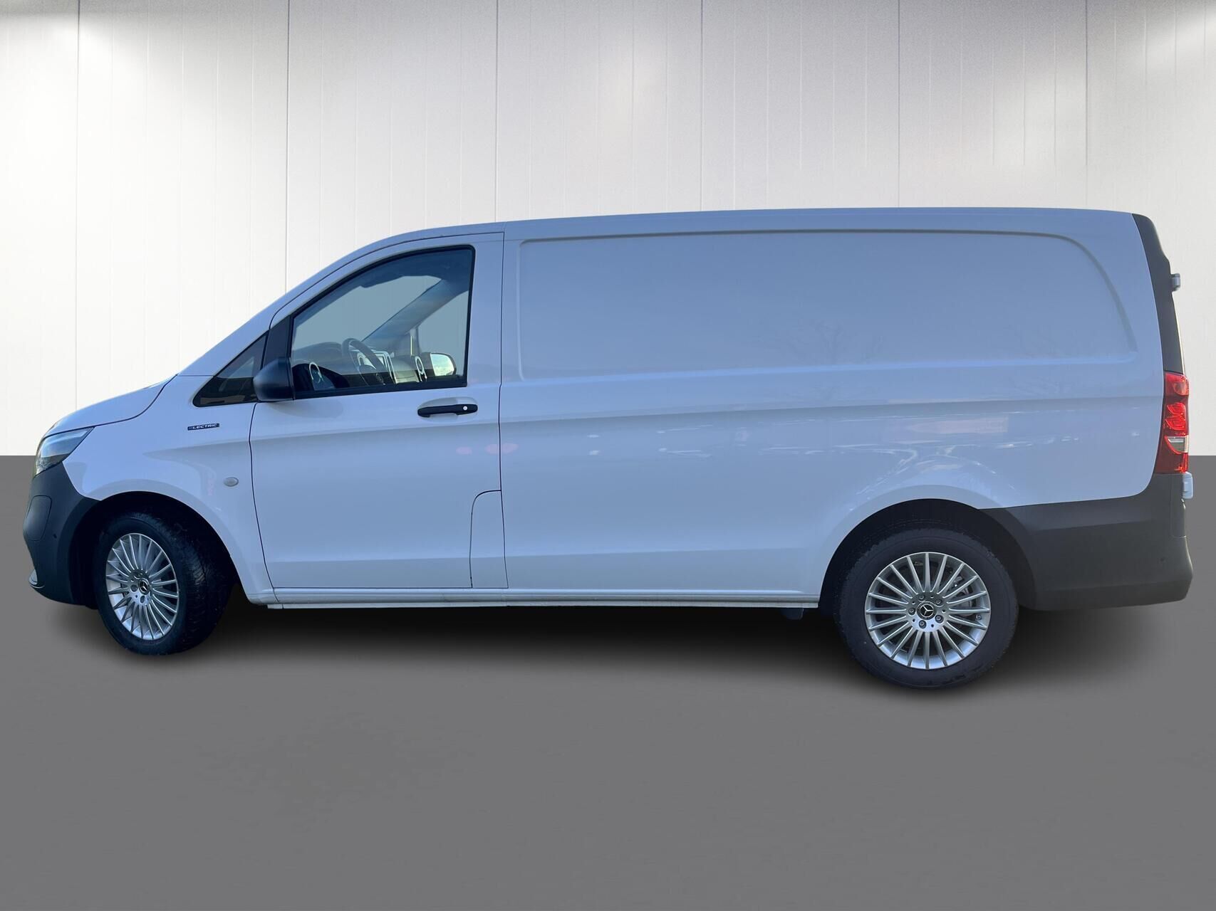 Hvid Mercedes eVito fra 2025