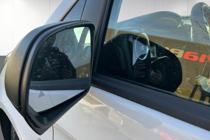 Hvid Mercedes eVito fra 2025