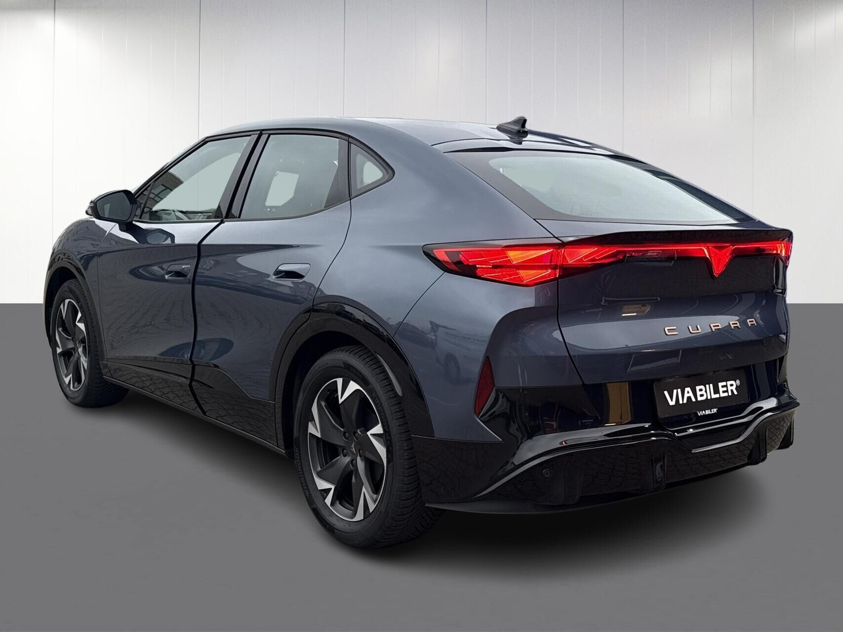 Blå Cupra Tavascan fra 2025