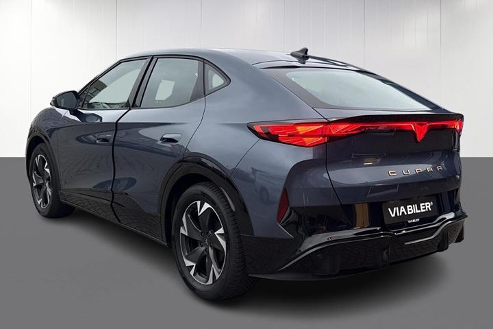 Blå Cupra Tavascan fra 2025