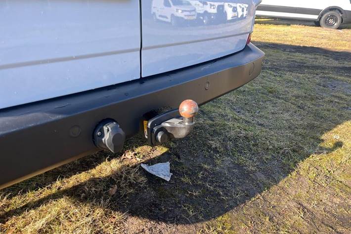 Hvid Ford Transit Custom fra 2024