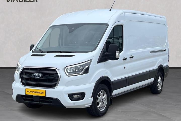 Hvid Ford Transit fra 2024 set udefra
