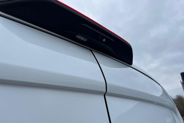 Hvid Ford Transit fra 2024