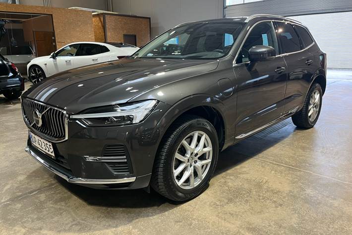 Grå Volvo XC60 fra 2022