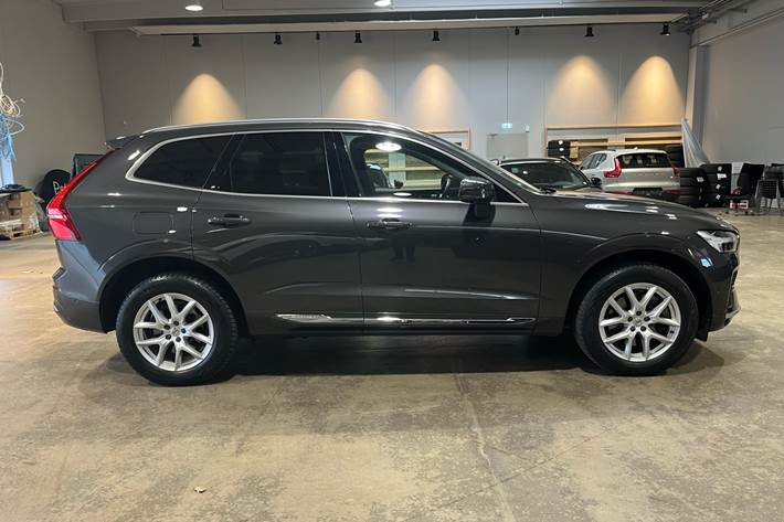 Grå Volvo XC60 fra 2022