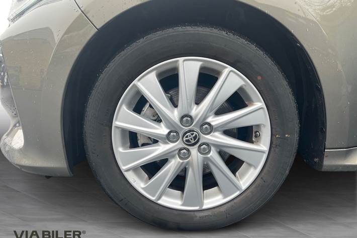 Bronze Toyota Yaris fra 2021