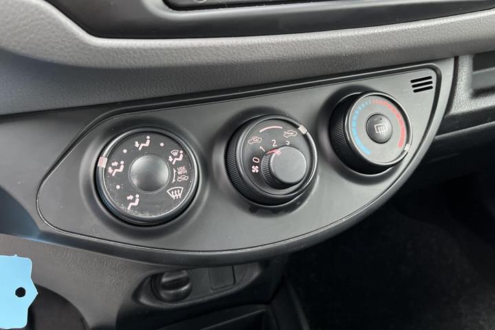 Hvid Toyota Yaris fra 2016