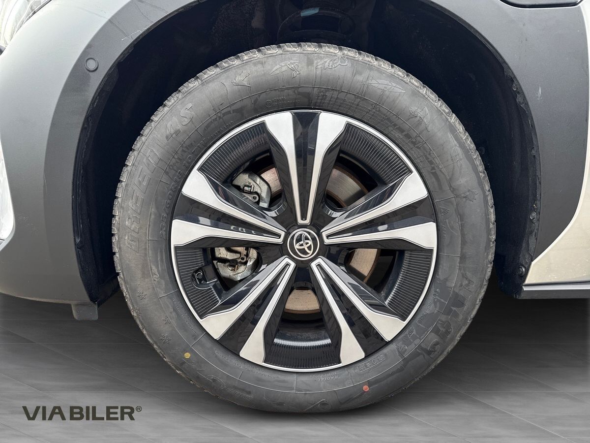 Sølv Toyota BZ4X fra 2025