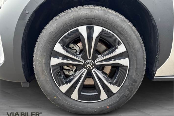 Sølv Toyota BZ4X fra 2025