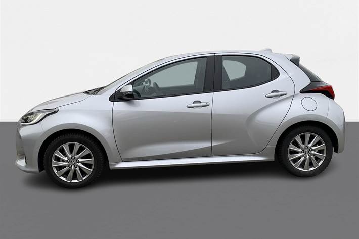 Sølv Toyota Yaris fra 2023
