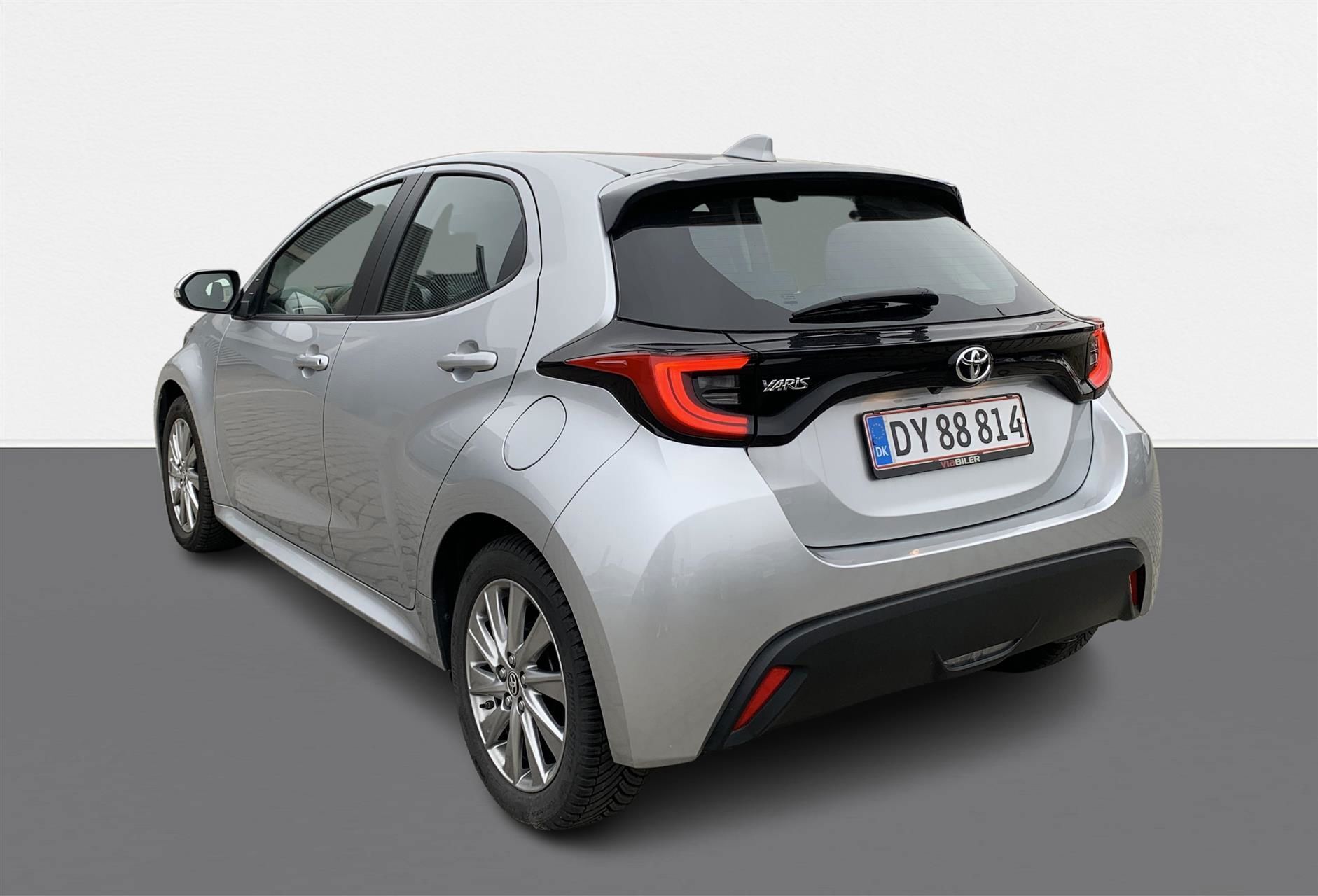 Sølv Toyota Yaris fra 2023