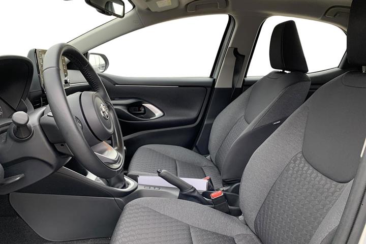 Sølv Toyota Yaris fra 2023