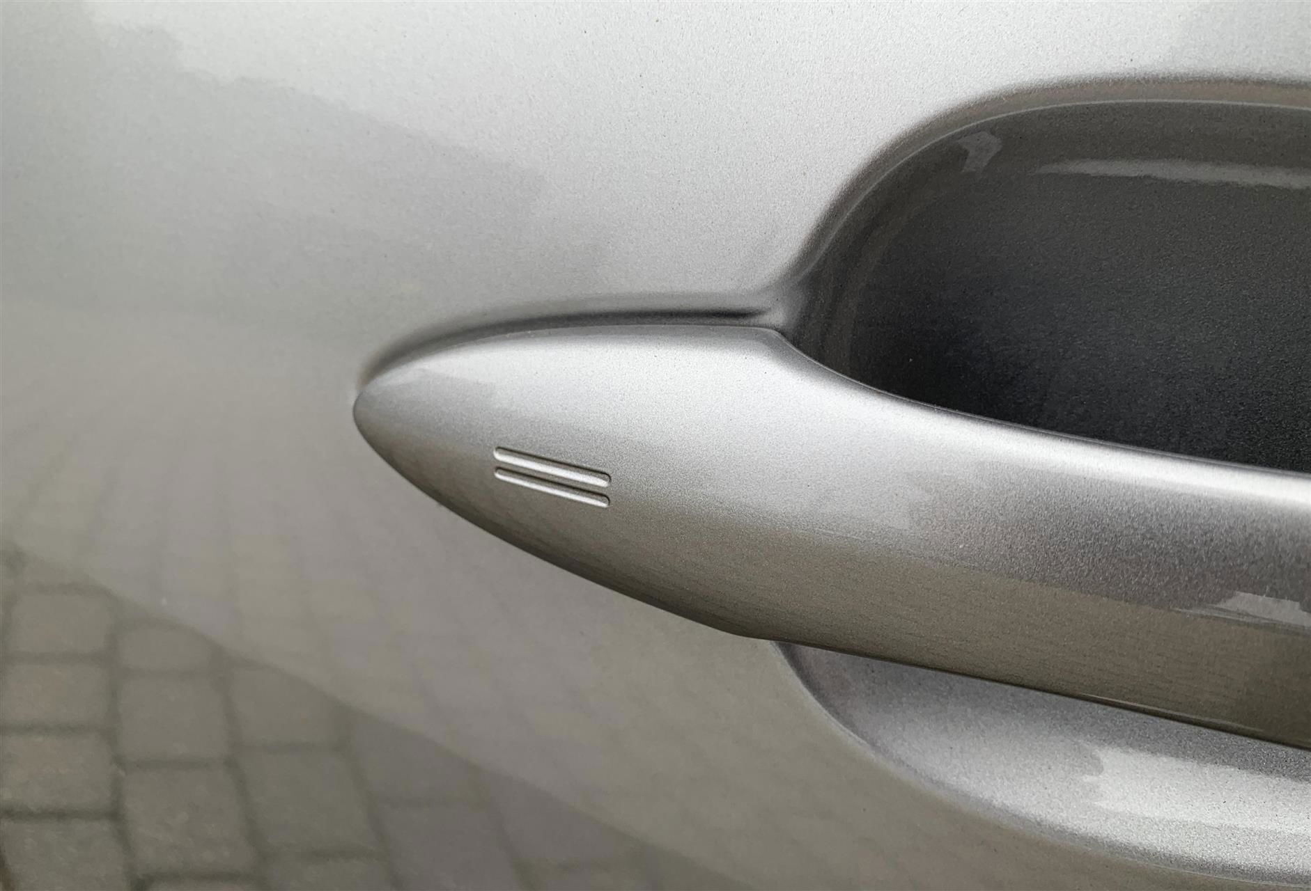 Sølv Toyota Yaris fra 2023