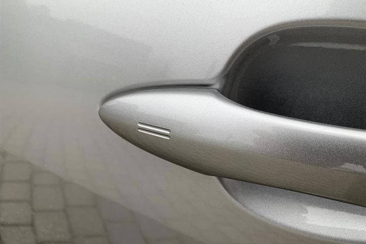 Sølv Toyota Yaris fra 2023