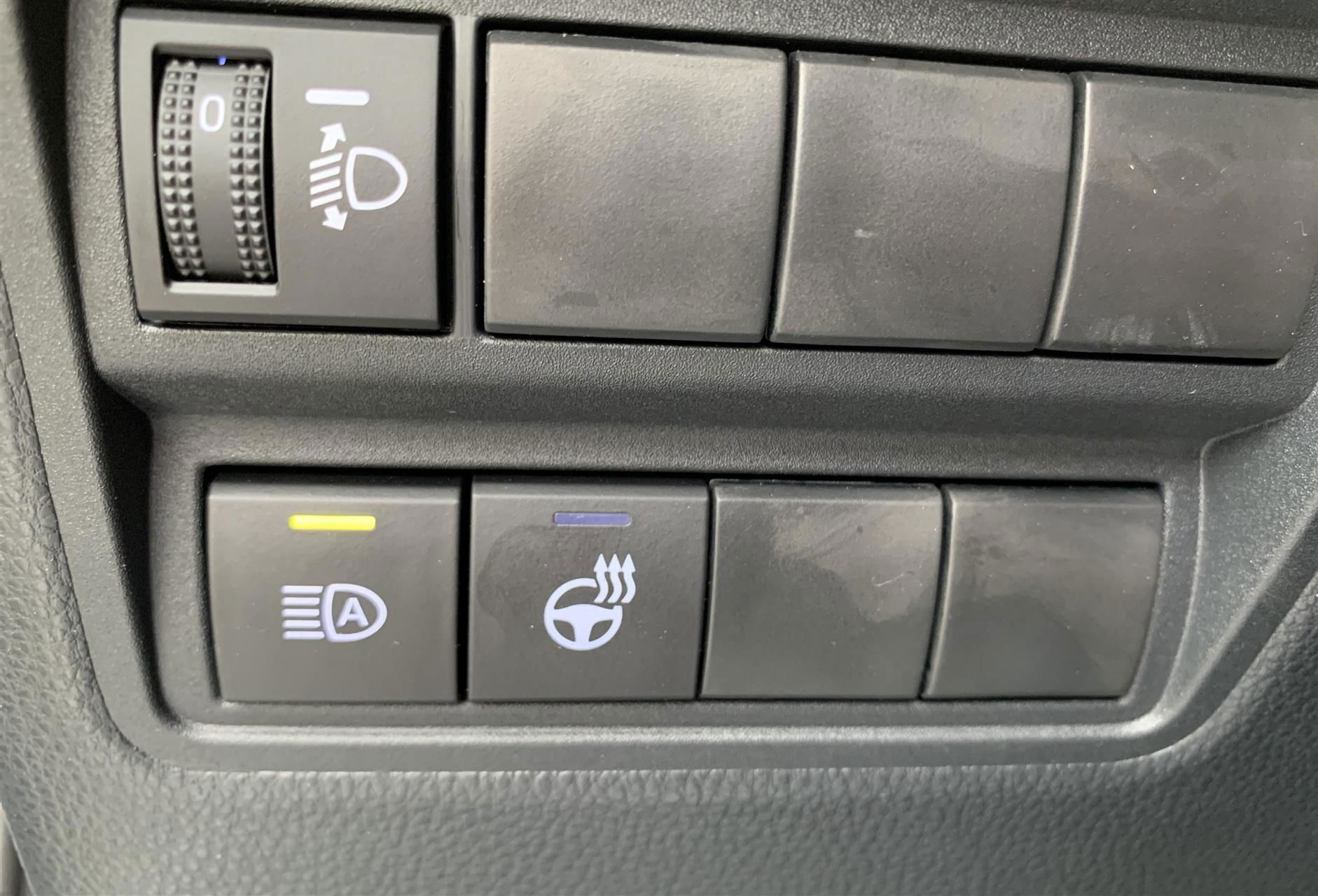 Sølv Toyota Yaris fra 2023