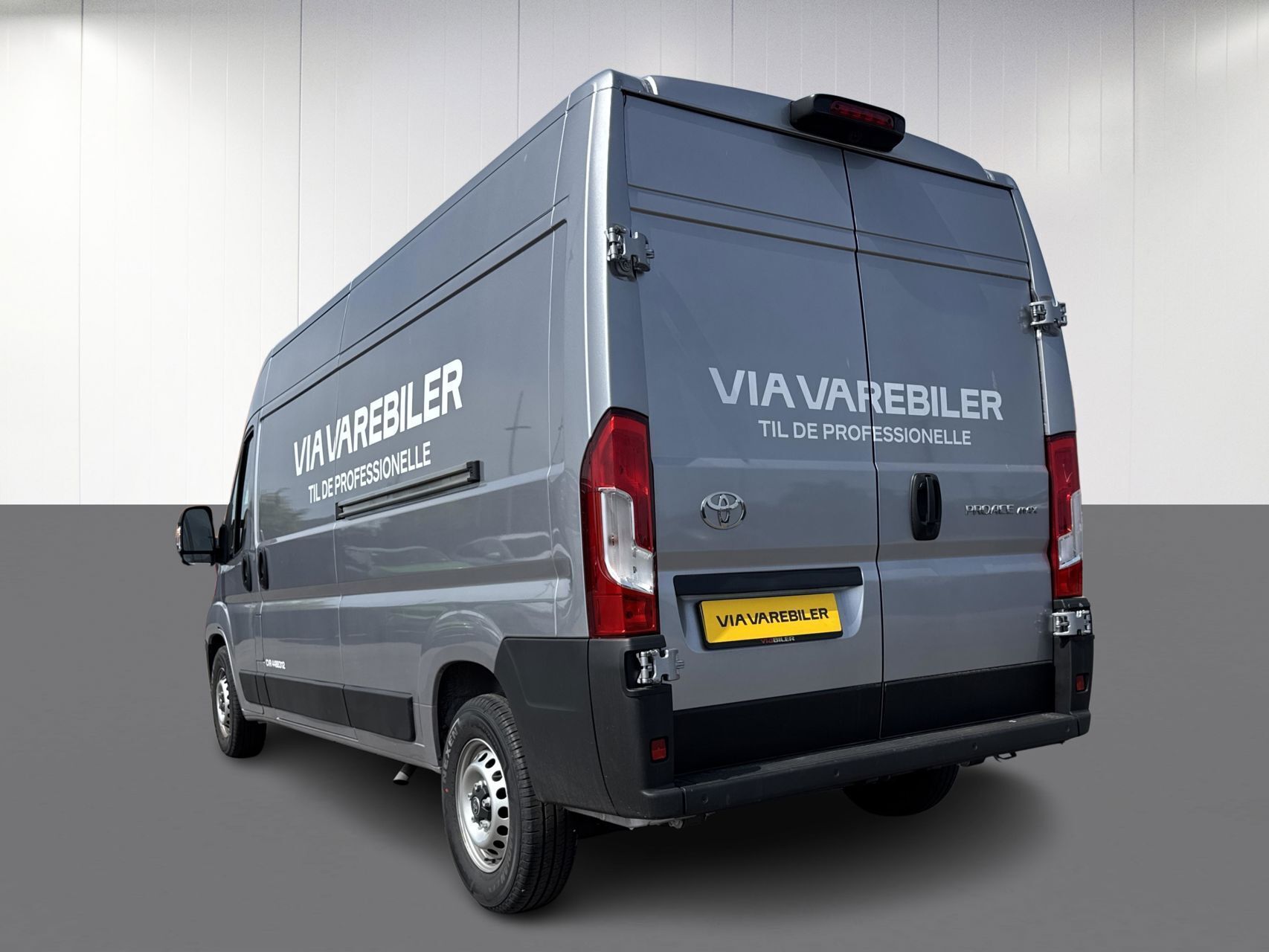 Grå Toyota Proace Max fra 2024