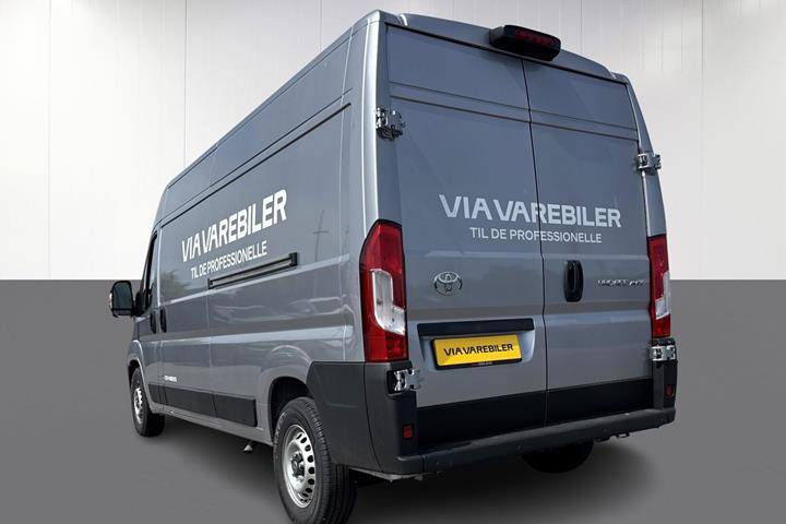 Grå Toyota Proace Max fra 2024